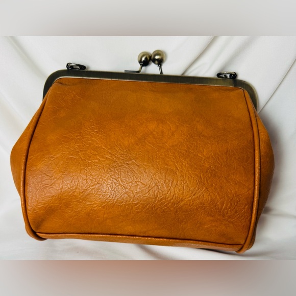 Vintage Style Handbag with kiss lock - Picture 5 of 11